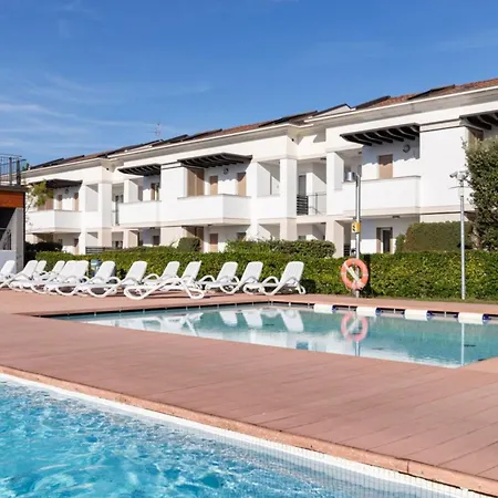 Lovely Overlooking The Pool In Appartement *