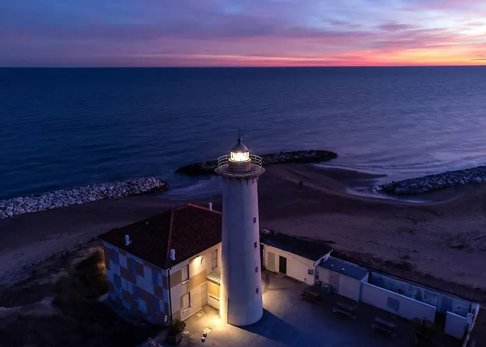 Lovely Overlooking The Pool In *