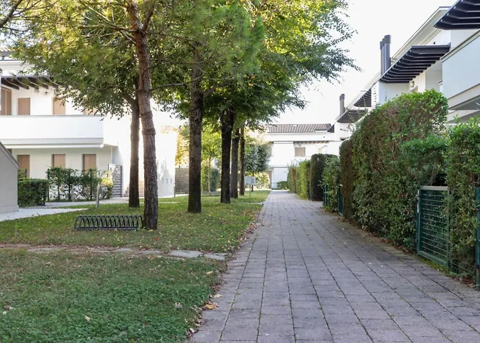Appartement Lovely Overlooking The Pool In Bibione