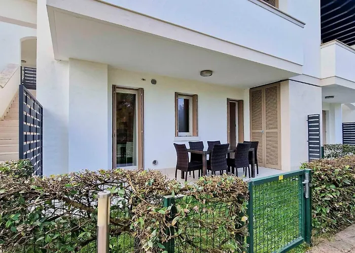 Lovely Overlooking The Pool In Appartement Bibione