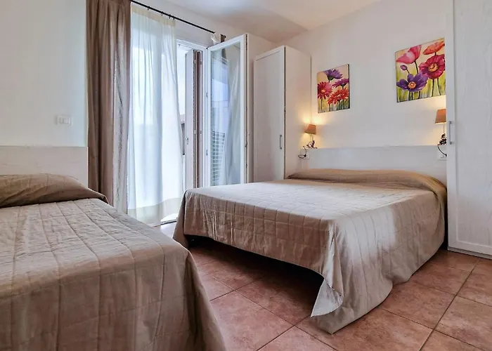 Appartement Lovely Overlooking The Pool In *