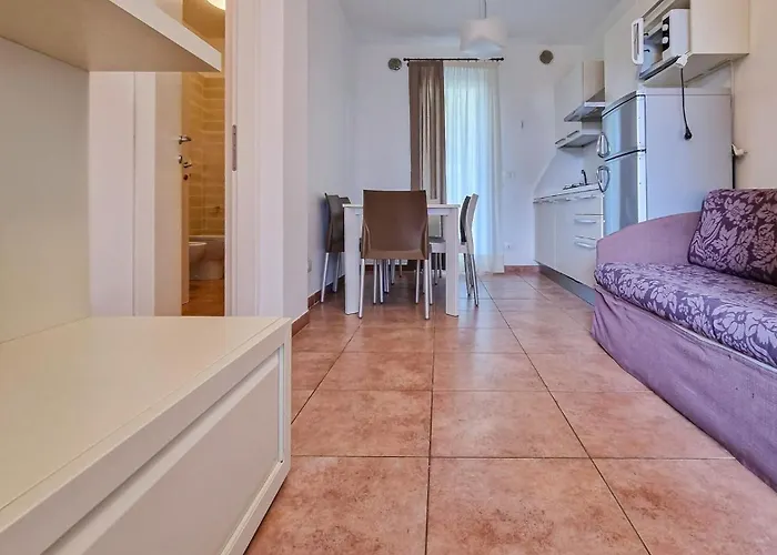 Lovely Overlooking The Pool In Appartement *