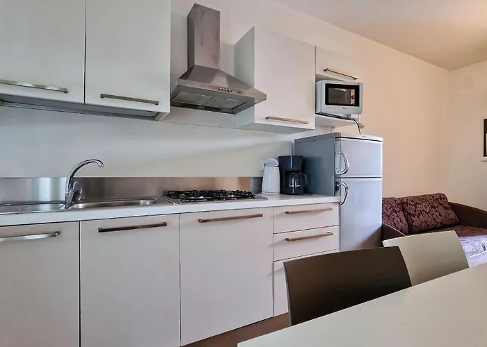 Lovely Overlooking The Pool In Appartement