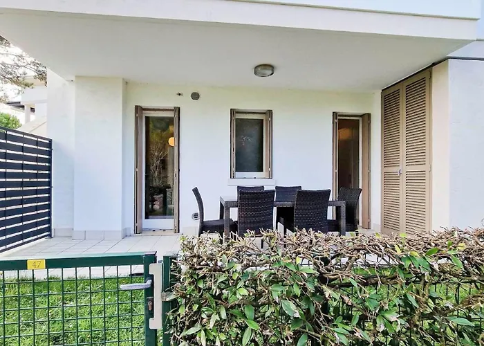 Appartement Lovely Overlooking The Pool In