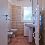Lovely Overlooking The Pool In Апартаменти Бібіоне
