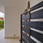 شقة Lovely Overlooking The Pool In *