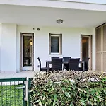Appartement Lovely Overlooking The Pool In