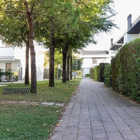 Daire Lovely Overlooking The Pool In Bibione