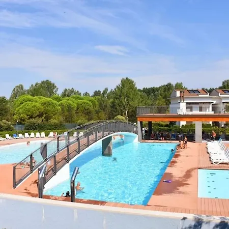 Appartement Lovely Overlooking The Pool In Bibione