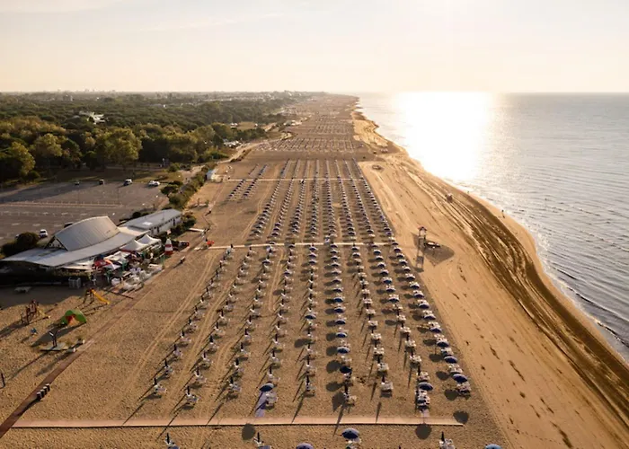アパート Lovely Overlooking The Pool In ビビオーネ