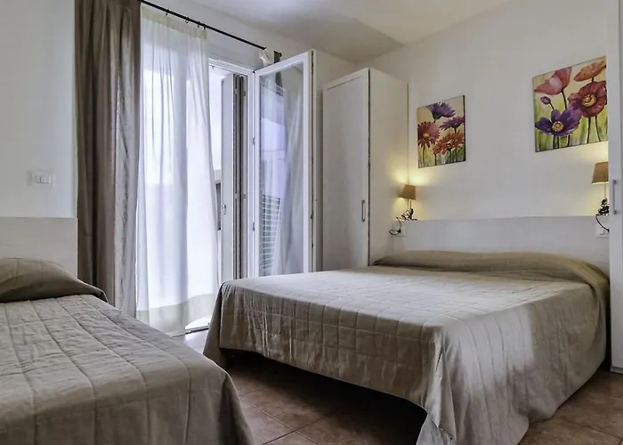 Lovely Overlooking The Pool In Daire Bibione