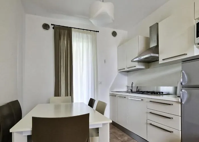 Lovely Overlooking The Pool In بيبيوني