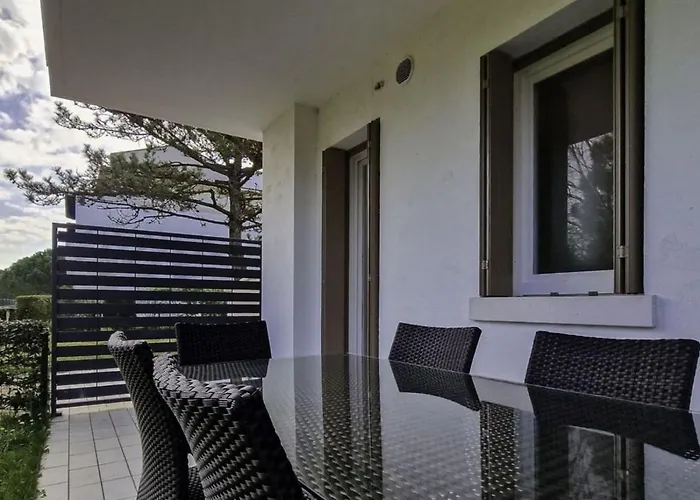 Lovely Overlooking The Pool In * ビビオーネ