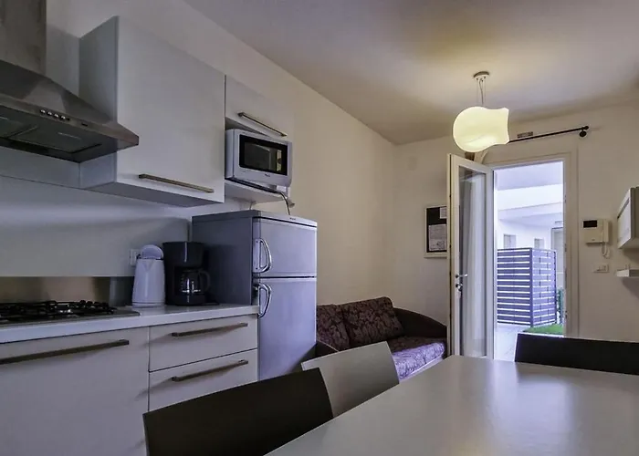 Lovely Overlooking The Pool In Daire Bibione