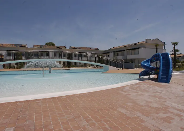 Lovely Overlooking The Pool In * ビビオーネ