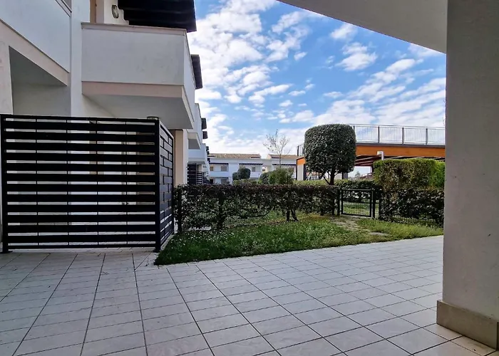 Lovely Overlooking The Pool In *